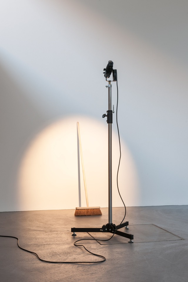 Broom/Wall, 2015
Broom and light
dimensions variable H: 129,5 cm