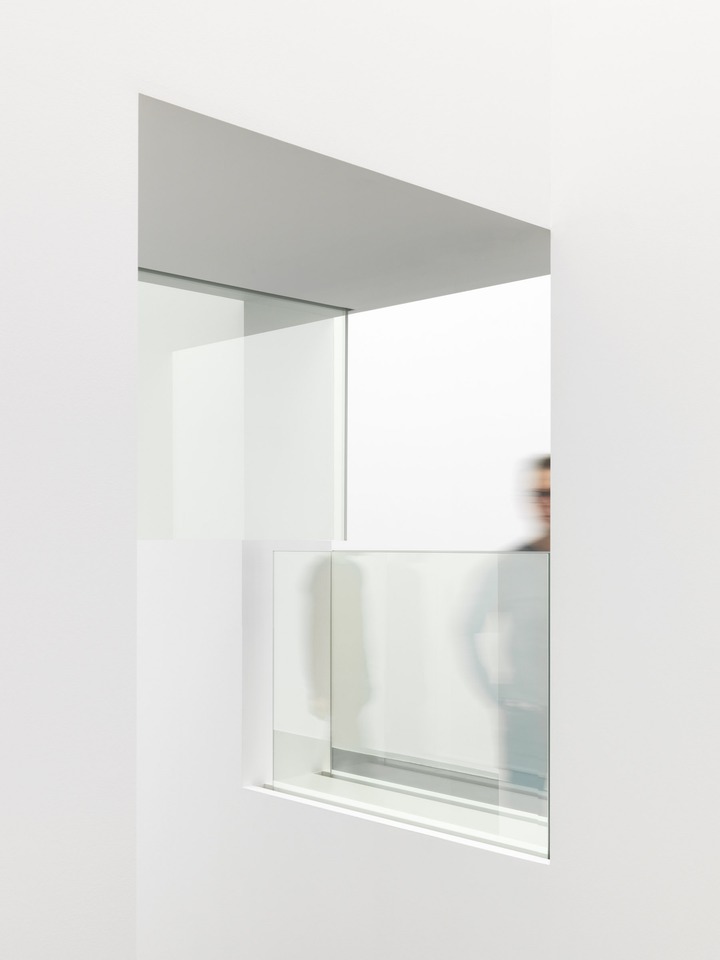 Sarah Oppenheimer, I-131311

Installation view

von Bartha, S-chanf, 2018