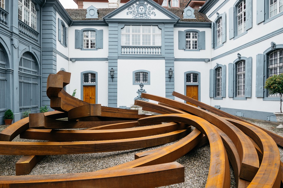 Bernar Venet

Effondrement: Ares, 2016

Site-Specific installation

Art Basel Parcours, 2016