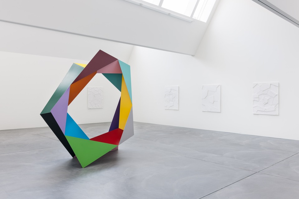Beat Zoderer, Um 5 Ecken Herum\
Installation view\
von Bartha, Basel, 2017
