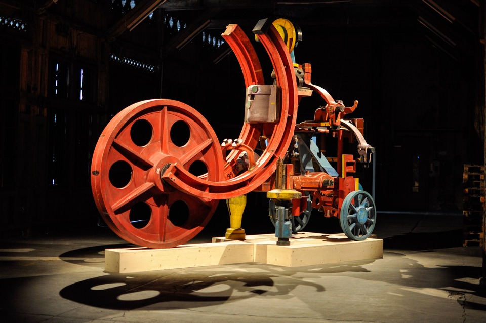 3+6=1, Special Exhibition at Güterhalle\
Bernhard Luginbühl, Stoss mich &#8211; zieh mich, 1979\
Various wooden casts, screwed and painted red, blue, yellow, purple, black and green\
375 x 565 x 185 cm