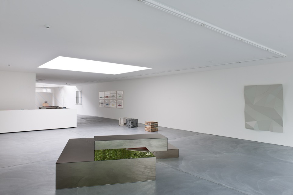 Wall Floor Piece, Group Show\
Installation view\
von Bartha, Basel, 2011