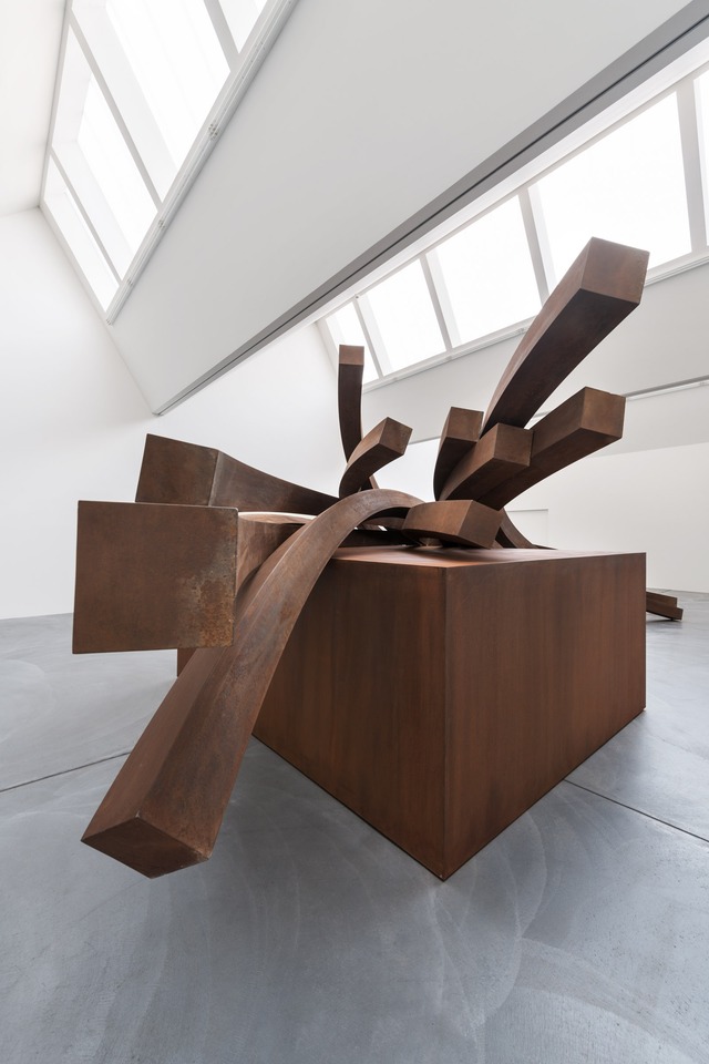 Bernar Venet, L&#8217;hypothèse De l&#8217;Arc\
Installation view\
von Bartha, Basel, 2014