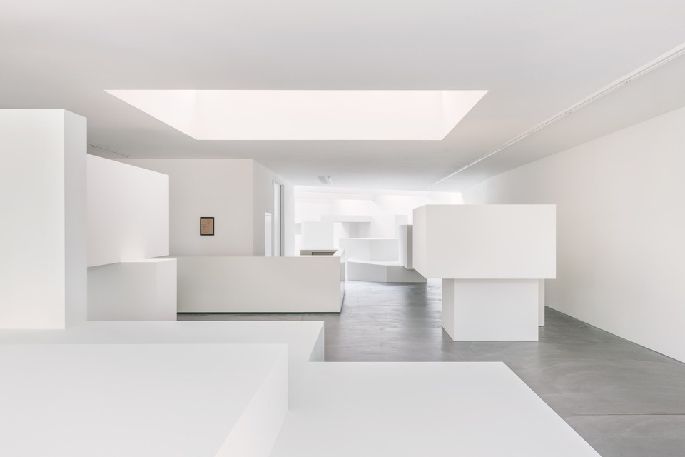 Daniel Robert Hunziker, It&#8217;s Never Been This Close Before\
Installation view\
von Bartha, Basel, 2017