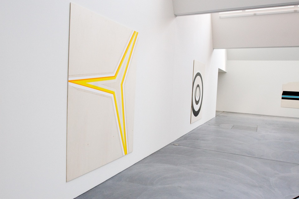 Jens Wolf\
Installation view\
von Bartha, Basel, 2009