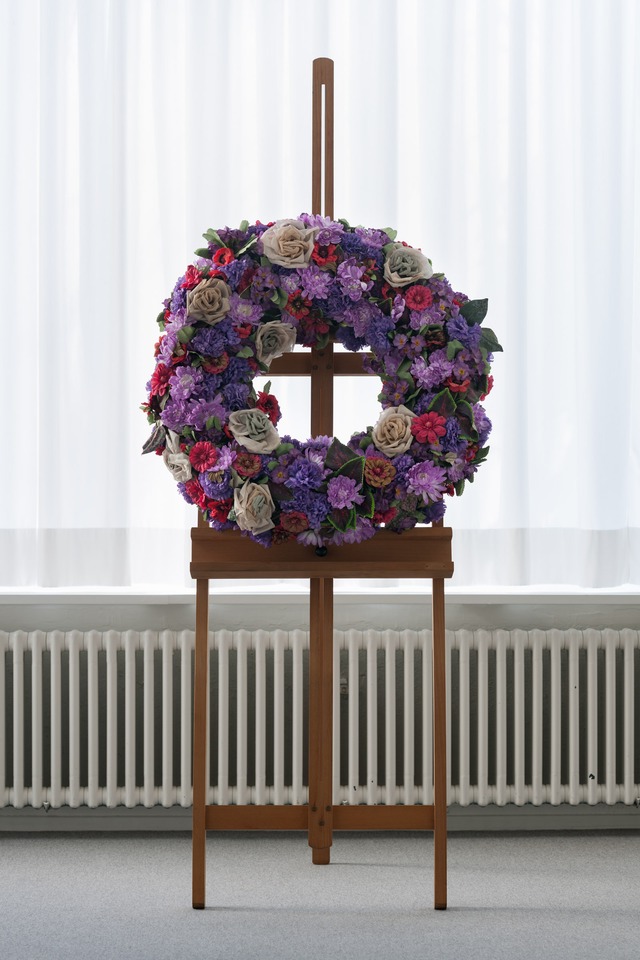Joan Brossa (1919 -1998)

Artrista\
1986\
Kunstblumen, Staffelei 188 x 56 x 53 cm