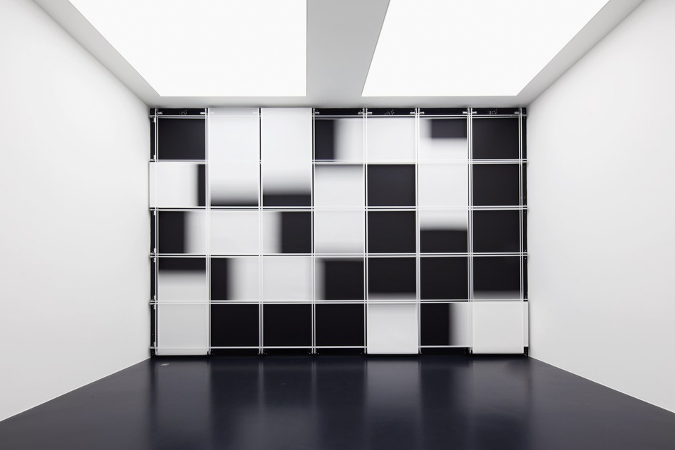 Sebastian Hempel, Weisses Rauschen\
Installation view\
von Bartha, S-chanf, 2011