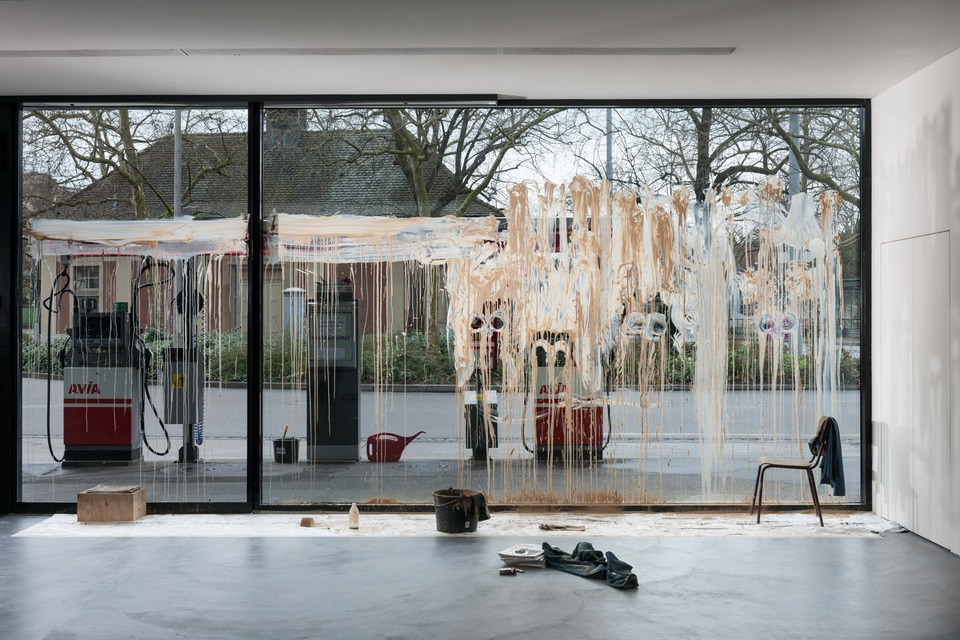 Conflicts and Holes

Installation view

von Bartha, Basel 2013
