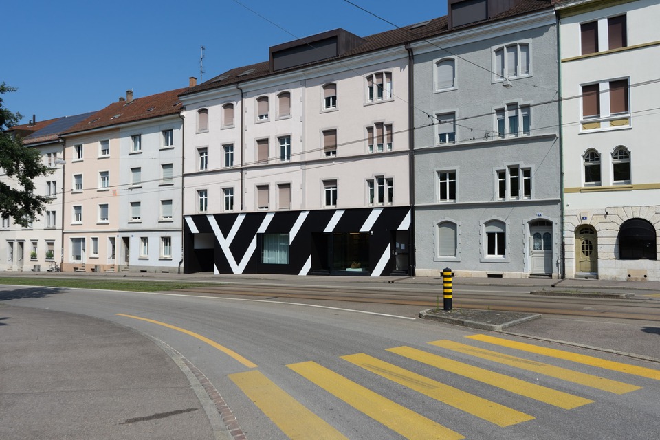 The facade of the offices and side entrance at von Bartha, Basel designed by Barbara Stauffacher Solomon with a Supergraphic