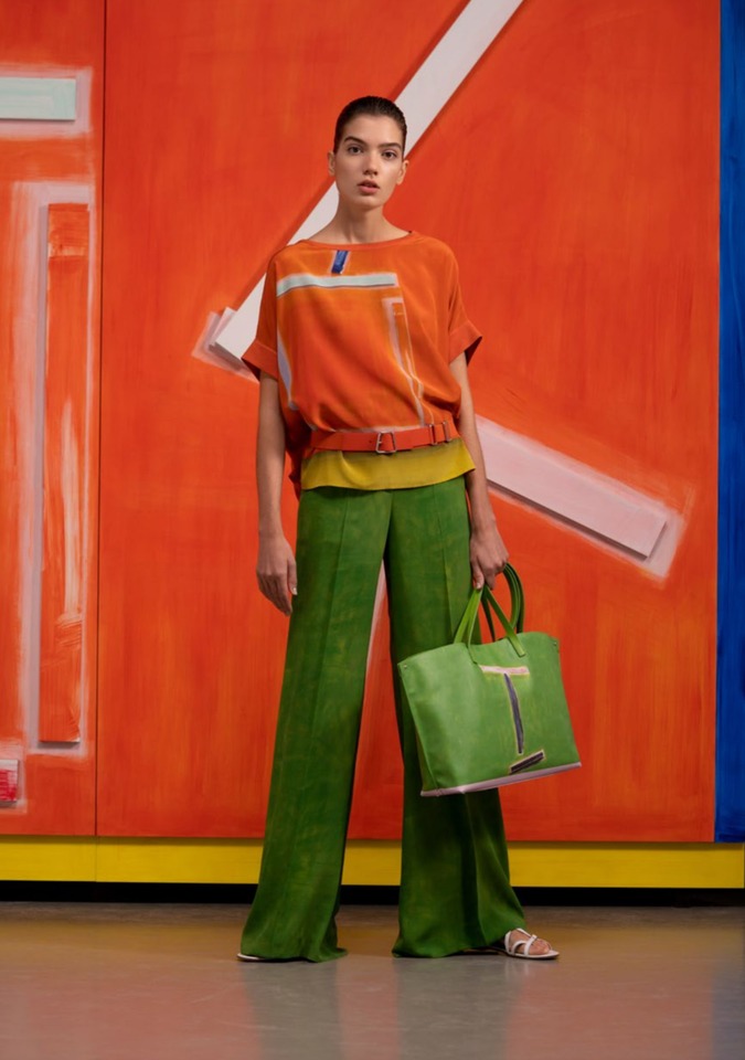Pure Orange Zion print front silk crêpe oversized knit tunic with ribbed cap sleeve, Pure Green Brush Stroke print silk crêpe georgette wide leg pant,
Ai medium shoulder bag in Pure Green W.T. partial 3D print softcalf, Cadmium belt in softcalf with trapezoid buckle