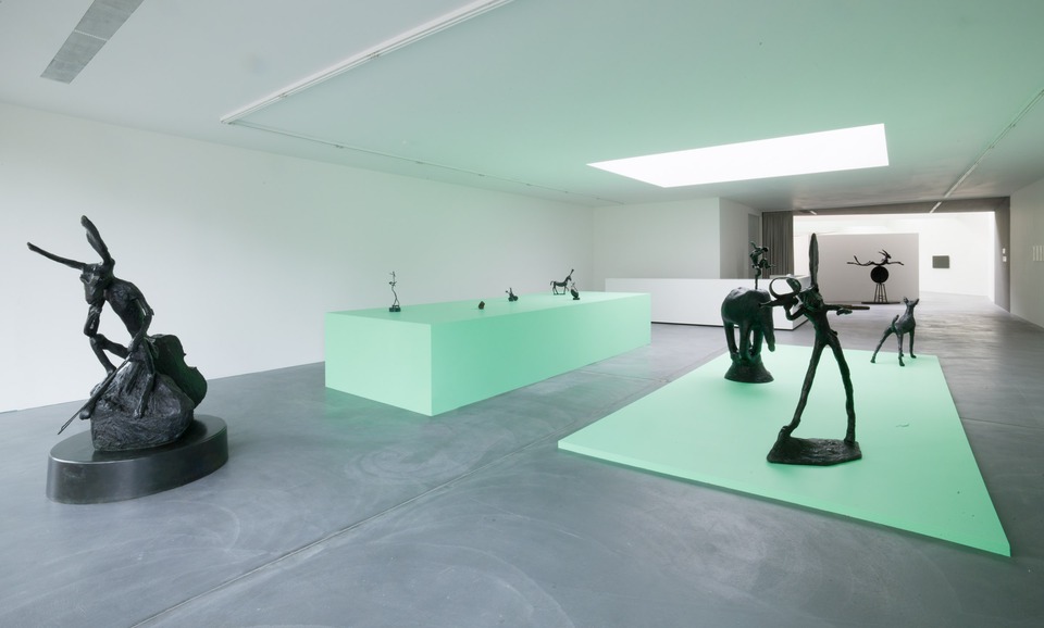Barry Flanagan

Exhibition view

von Bartha, Basel, 2021