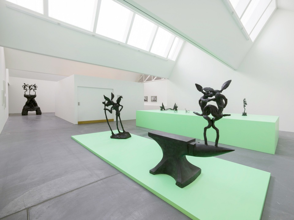 Barry Flanagan

Exhibition view

von Bartha, Basel, 2021
