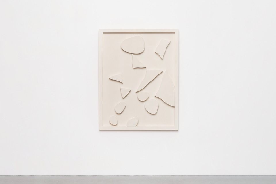 **Hans Arp**
*Constellation d&#8217;un désespéré &#8211; Konstellation eines Verzweifelten*, 1943
Painted wood
140 x 110 cm