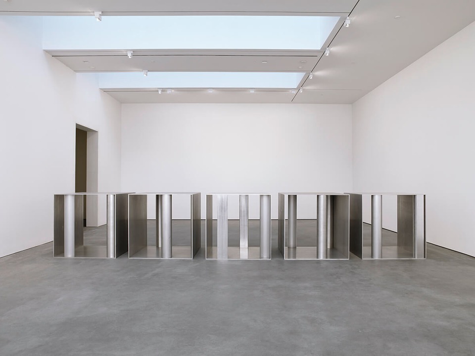 Donald Judd
Untitled, 1991
Mill aluminum
Five units, each: 149.9 × 149.9 × 149.9 cm
Friedrich Christian Flick Collection