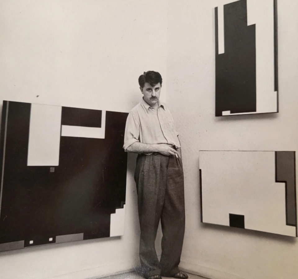Olle Baertling inside the exhibition Neoplasticism at Galerie Samlaren - Stockholm, 1951

© von Bartha Archives
