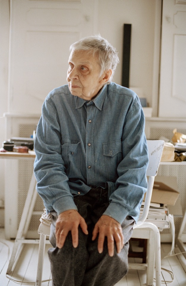 Aurélie Nemours in her studio.

Photo from the collection of the von Bartha Archive.
