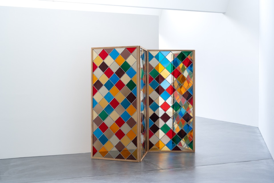 Karim Noureldin “Linr,” 2025
Glass, lead, oak
204 x 368 x 4 cm